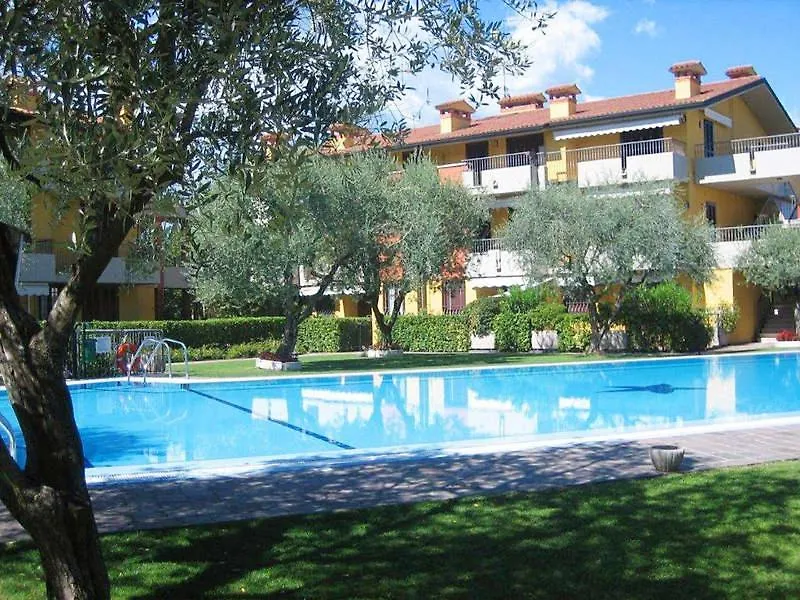 Discovery Flat With Pool & Bikes Σιρμιόνε 0*,
